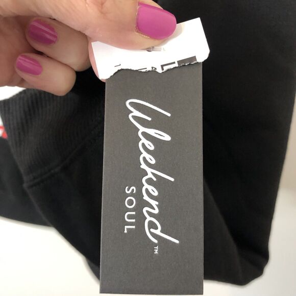 Weekend Soul NWT Women's Soft Fleece Hangin' With My Gnomies Sweatshirt Size XXL - Picture 4 of 6